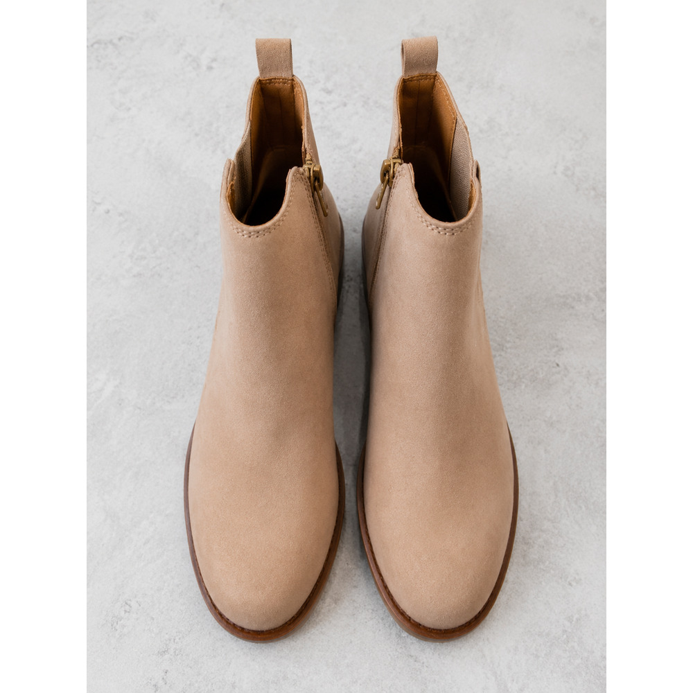 Sun + Stone Kandy Tan Chelsea Ankle Boots Women’s 7M NIB Lug Sole - Picture 3 of 6